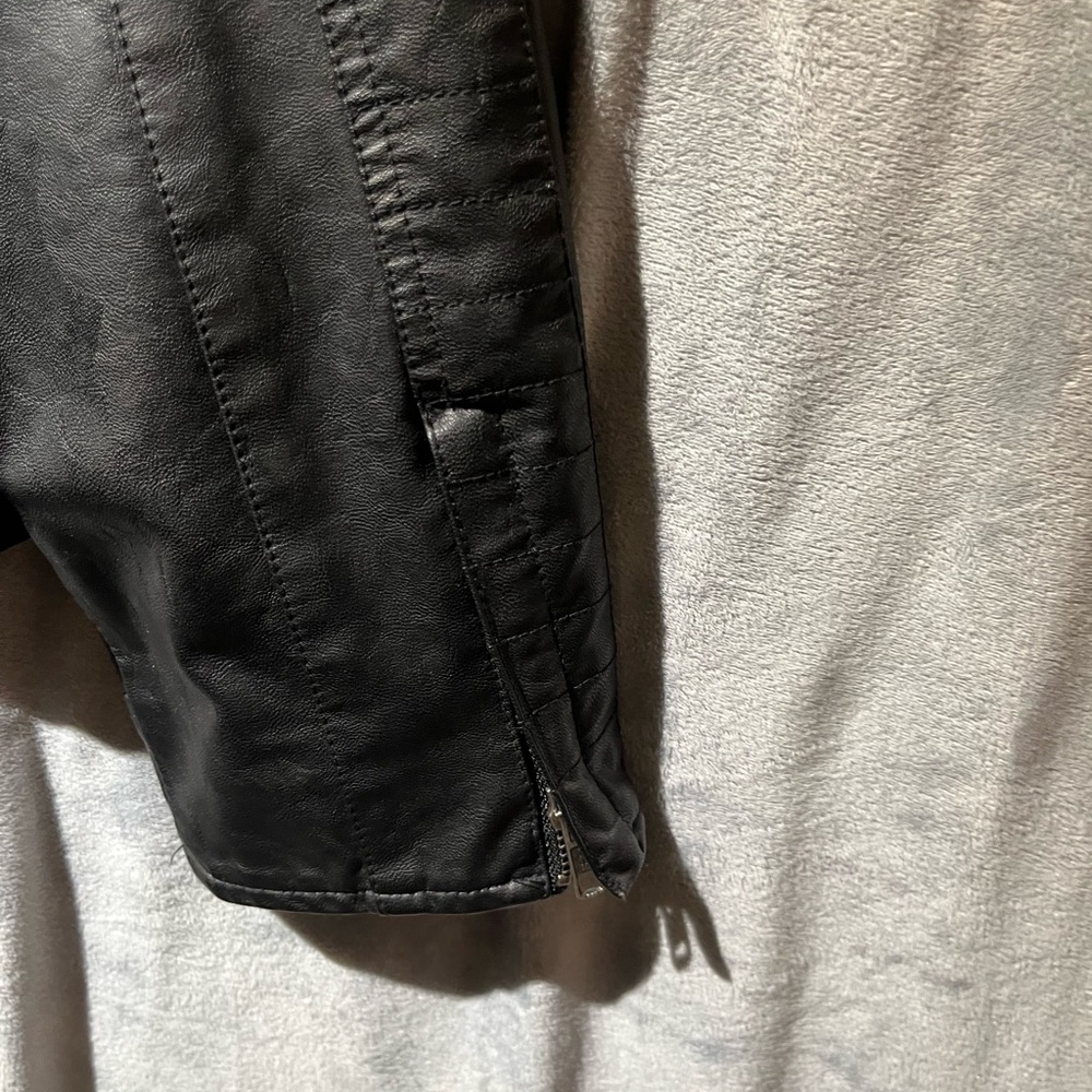 Cripple Creek Women's Black Leather Bomber Jacket - Picture 11 of 11